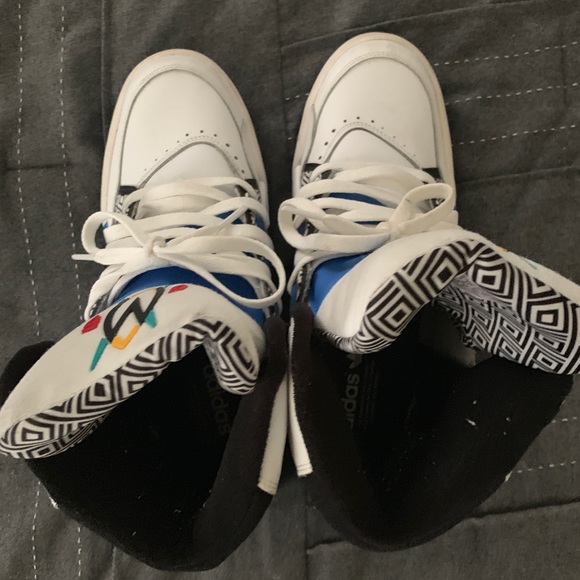 Adidas Mutumbo Size 10 - Picture 3 of 4